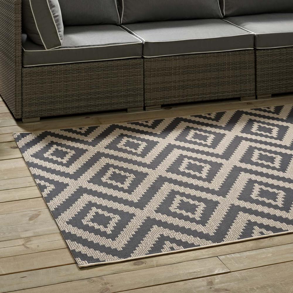 Jagged Geometric Diamond Trellis 8x10 Indoor and Outdoor Area Rug. Picture 7