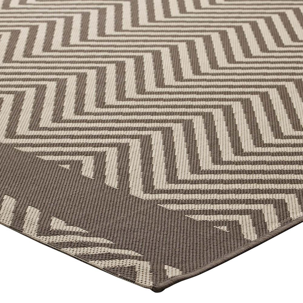 Optica Chevron With End Borders 5x8 Indoor and Outdoor Area Rug. Picture 4