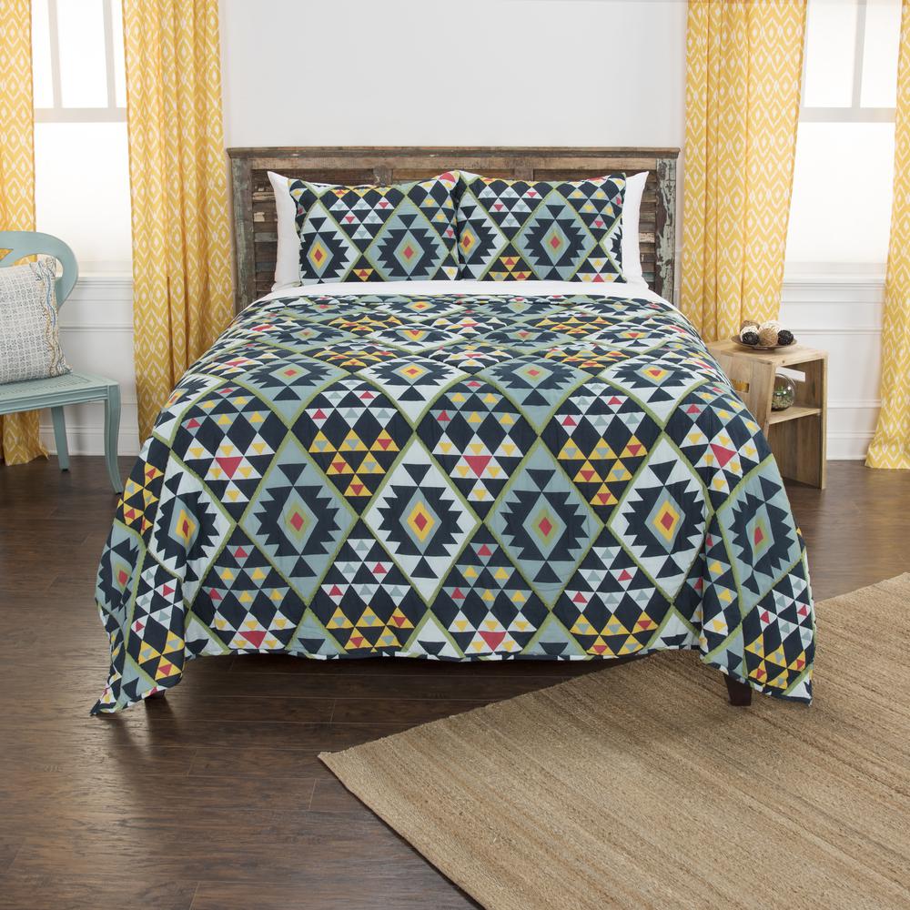 Rizzy Home 70" x 86" Quilt- BQ4618. Picture 2