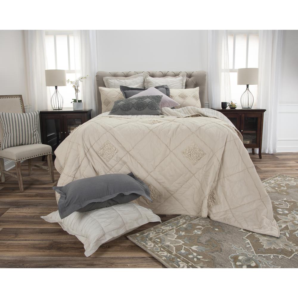 Rizzy Home 70" x 86" Quilt- BQ4196. Picture 9