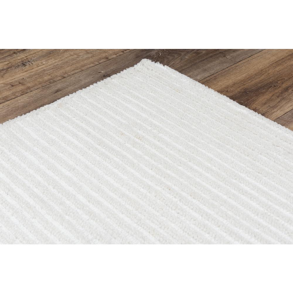 Vista White 5'X7'6" Tufted Internet Rug  in White (A09A0910600930576). Picture 3