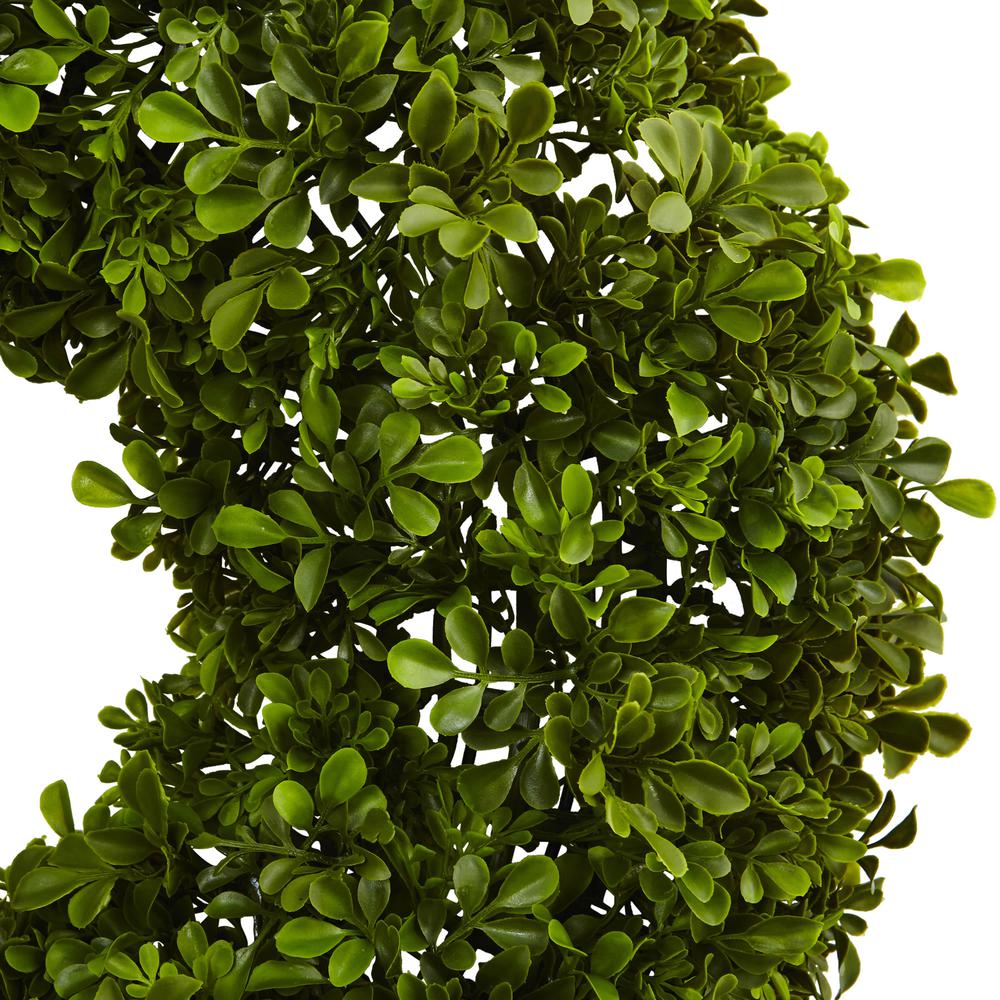 22in. Boxwood Wreath. Picture 2