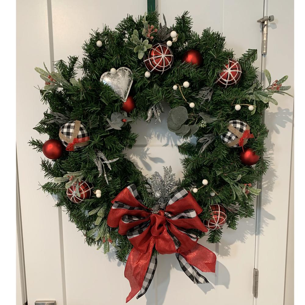 Canadian Pine Artificial Christmas Wreath  30-Inch  Unlit. Picture 6