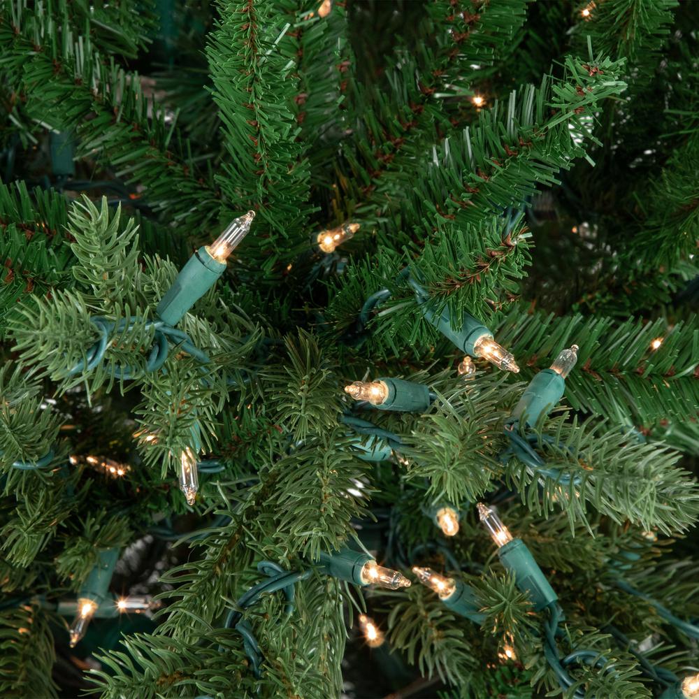 Pre-Lit Medium Grande Spruce Artificial Christmas Tree - 9' - Clear Lights. Picture 3