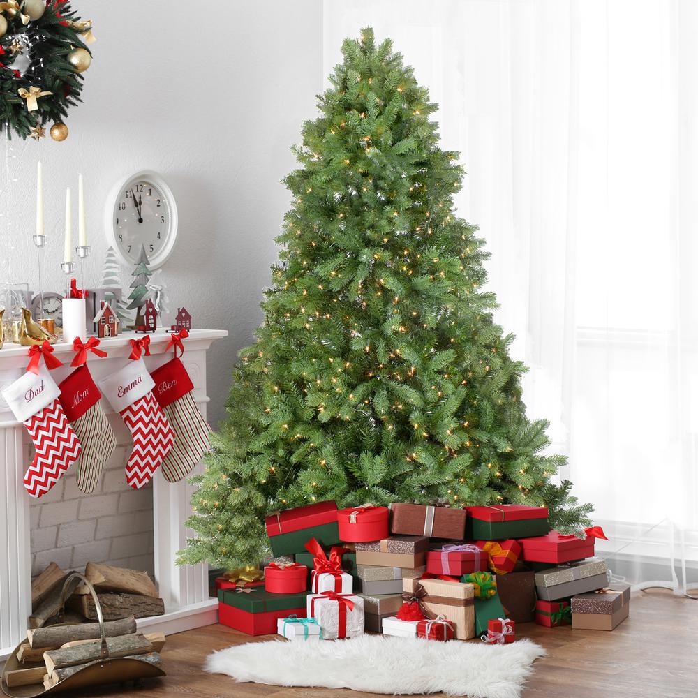 7.5' Pre-Lit Noble Fir Full Artificial Christmas Tree - Clear Lights. Picture 3