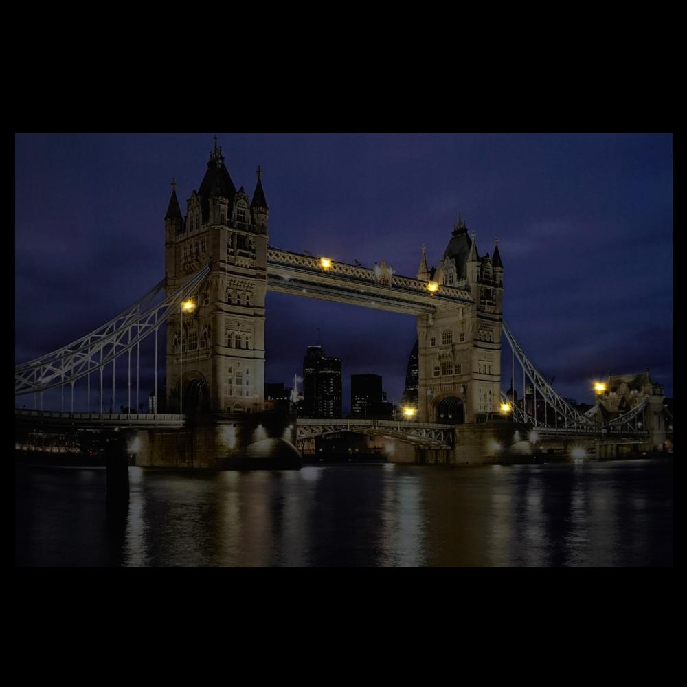LED Lighted Famous London Bridge Canvas Wall Art 15.75" x 23.5". Picture 2