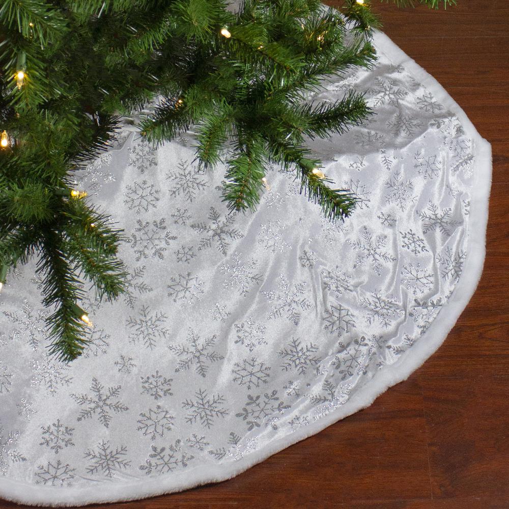 48" Silver and White Snowflakes Christmas Tree Skirt. Picture 2