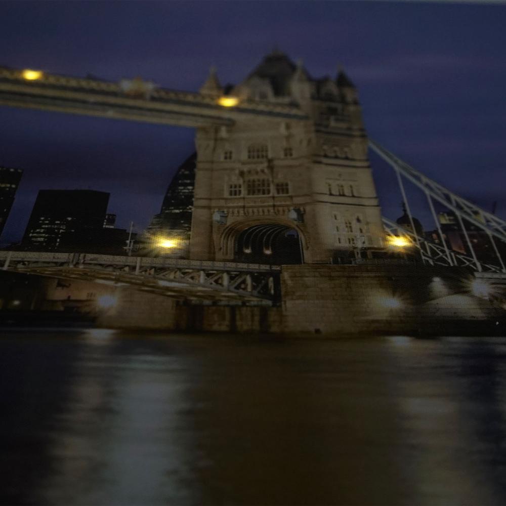 LED Lighted Famous London Bridge Canvas Wall Art 15.75" x 23.5". Picture 3
