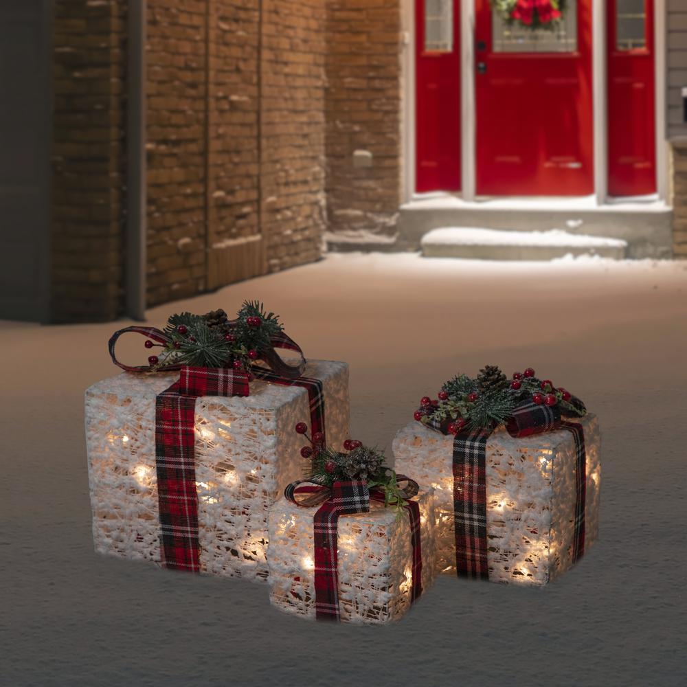 Set of 3 Lighted Red Plaid Gift Boxes Outdoor Decorations. Picture 2