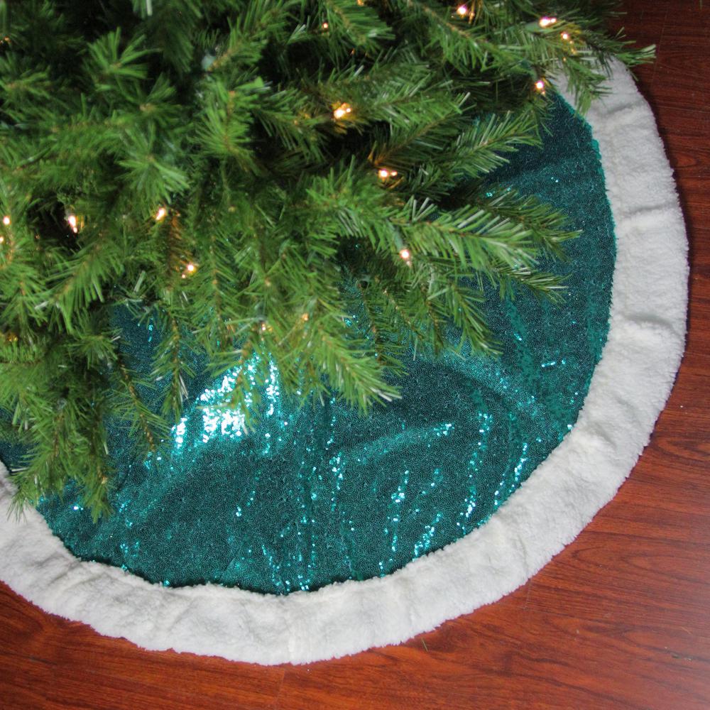 47" Green and White Paillette Sequins Christmas Tree Skirt. Picture 2
