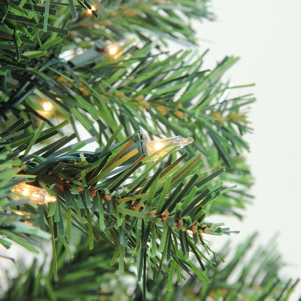 6.5' Pre-Lit Medium Niagara Pine Artificial Christmas Tree - Clear Lights. Picture 3