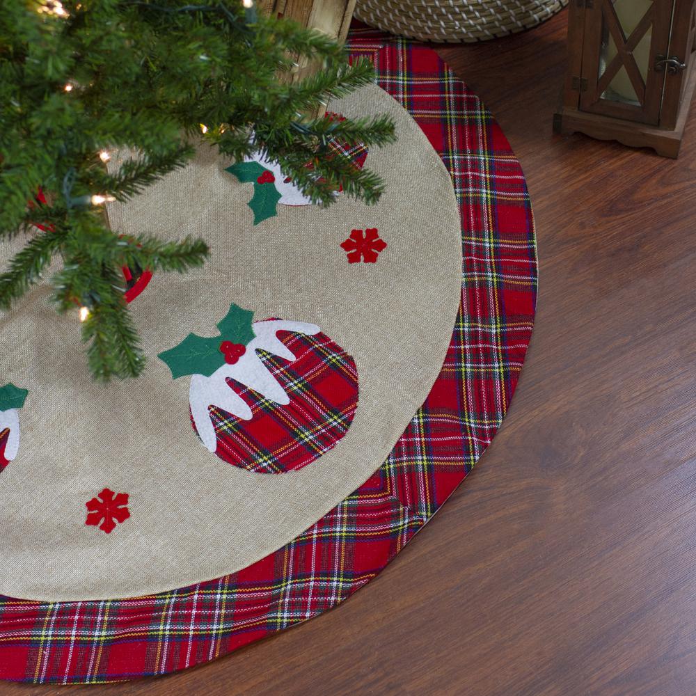 48" Burlap Plaid Tree Skirt with Christmas Puddings. Picture 2