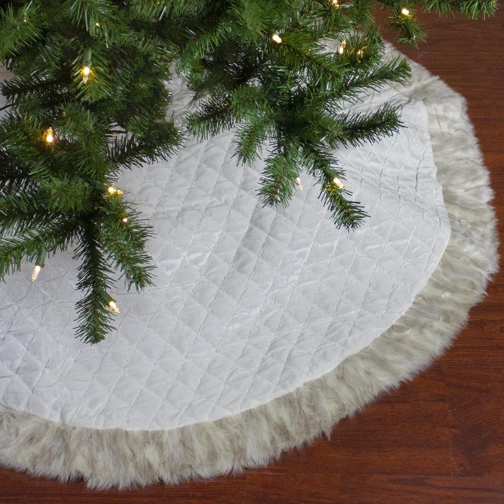 48" Beige and Ivory Contemporary Christmas Tree Skirt. Picture 2