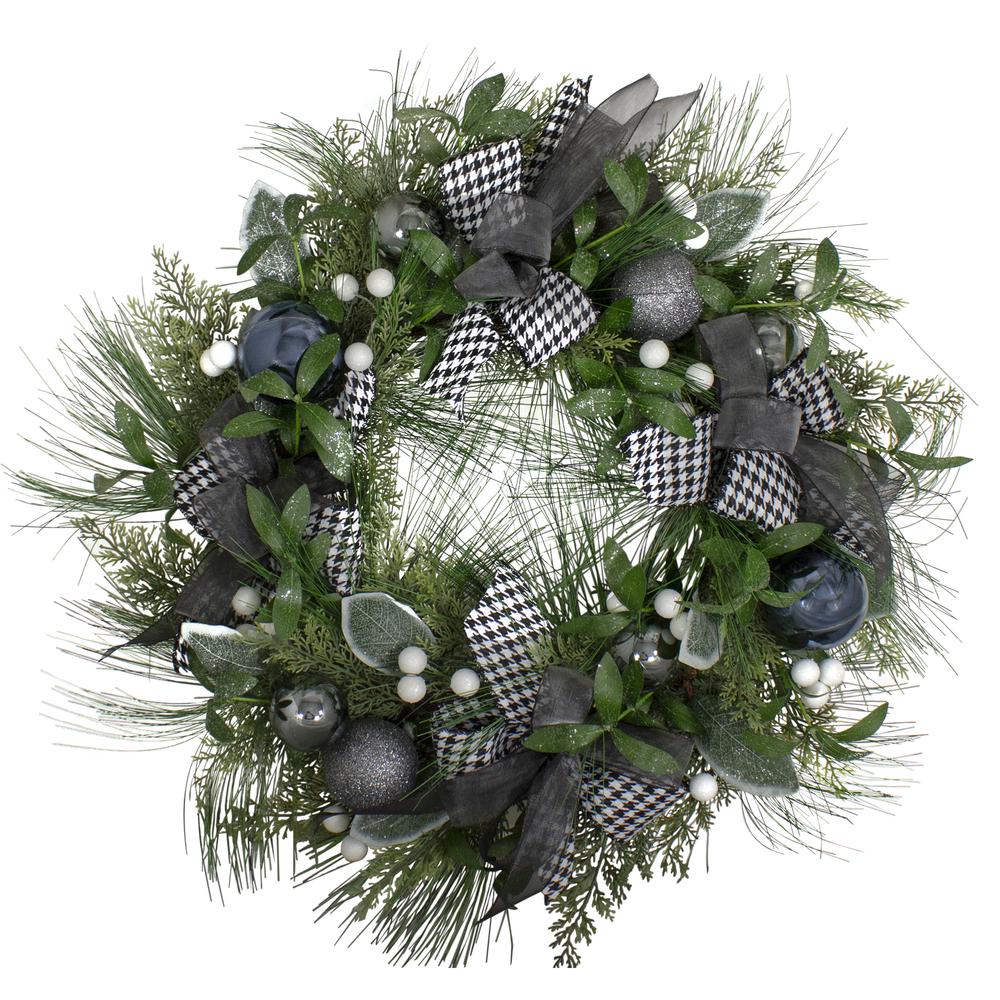 Houndstooth and White Berries Artificial Christmas Wreath - 24-Inch  Unlit. Picture 1
