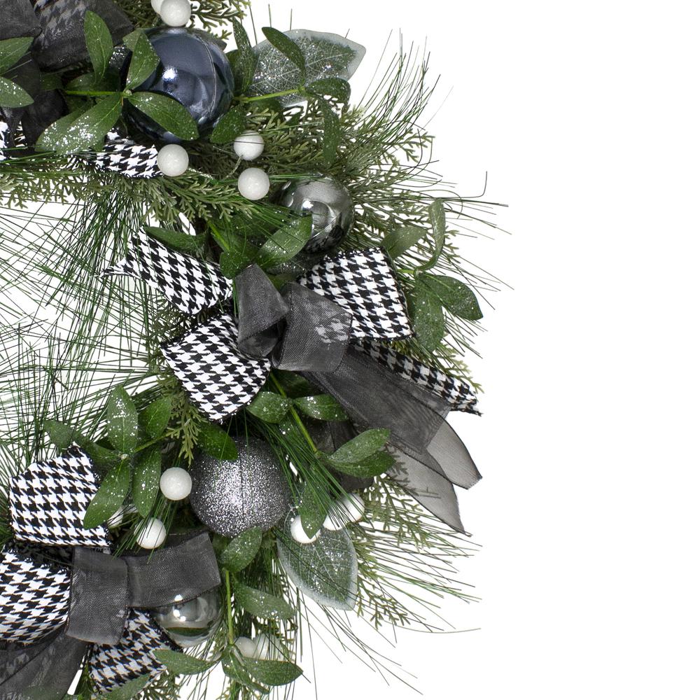 Houndstooth and White Berries Artificial Christmas Wreath - 24-Inch  Unlit. Picture 3