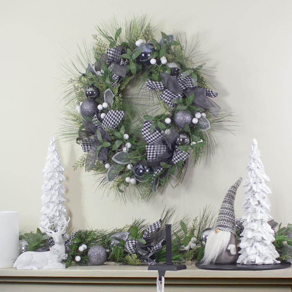 Houndstooth and White Berries Artificial Christmas Wreath - 24-Inch  Unlit. Picture 2