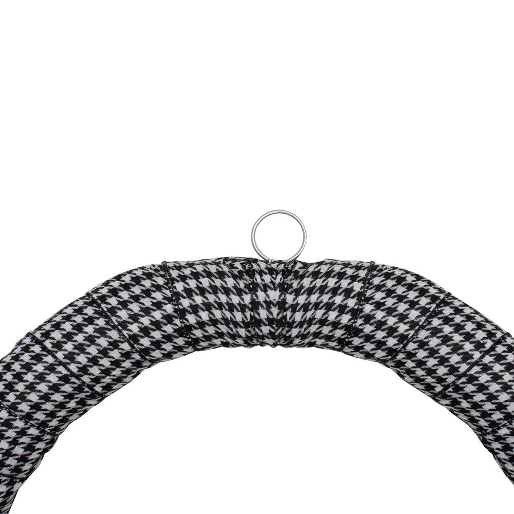 Black/White Houndstooth and Berry Artificial Christmas Wreath - 24-Inch  Unlit. Picture 4