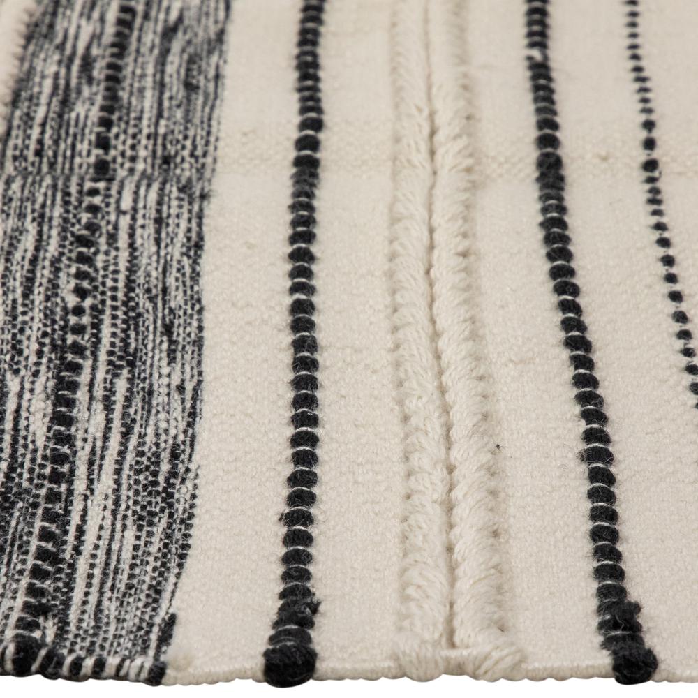 3.5' x 2.25' Cream and Black Twisted Textured Handloom Woven Outdoor Throw Rug. Picture 5