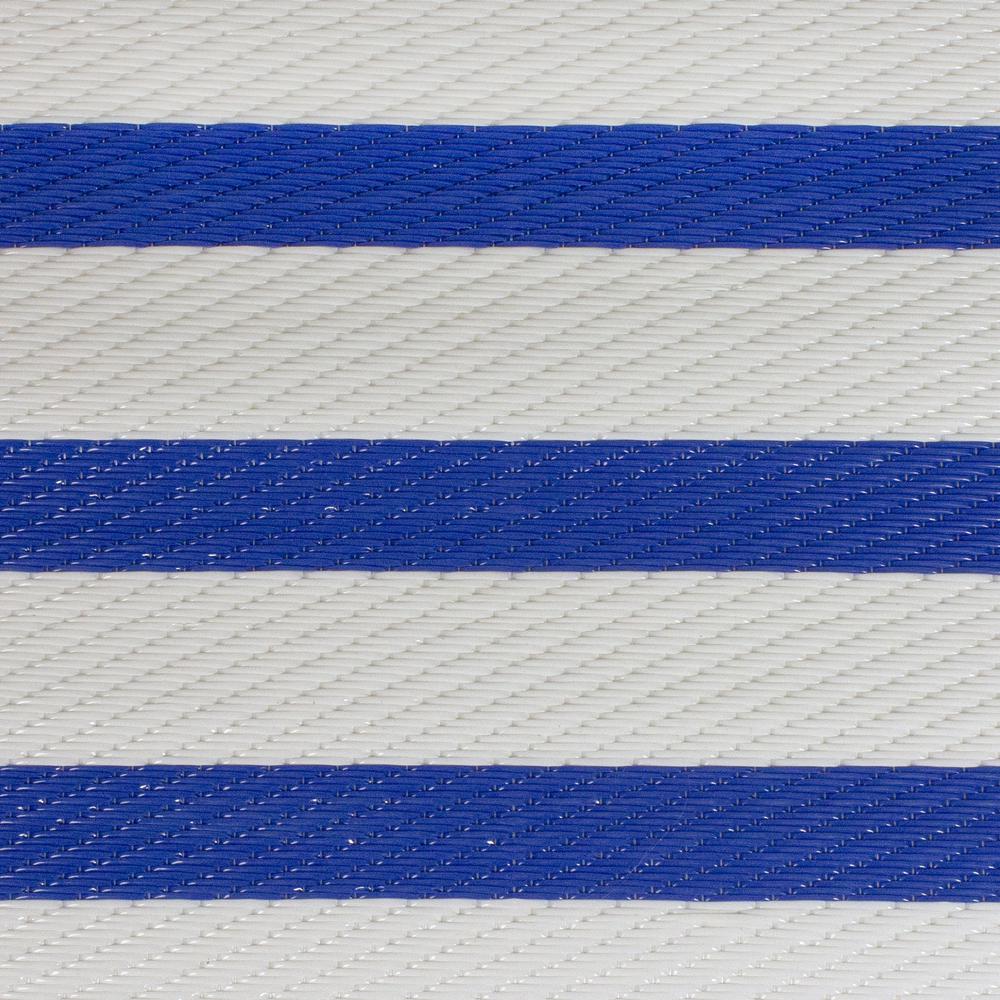 4' x 6' Blue and White Striped Rectangular Outdoor Area Rug. Picture 4