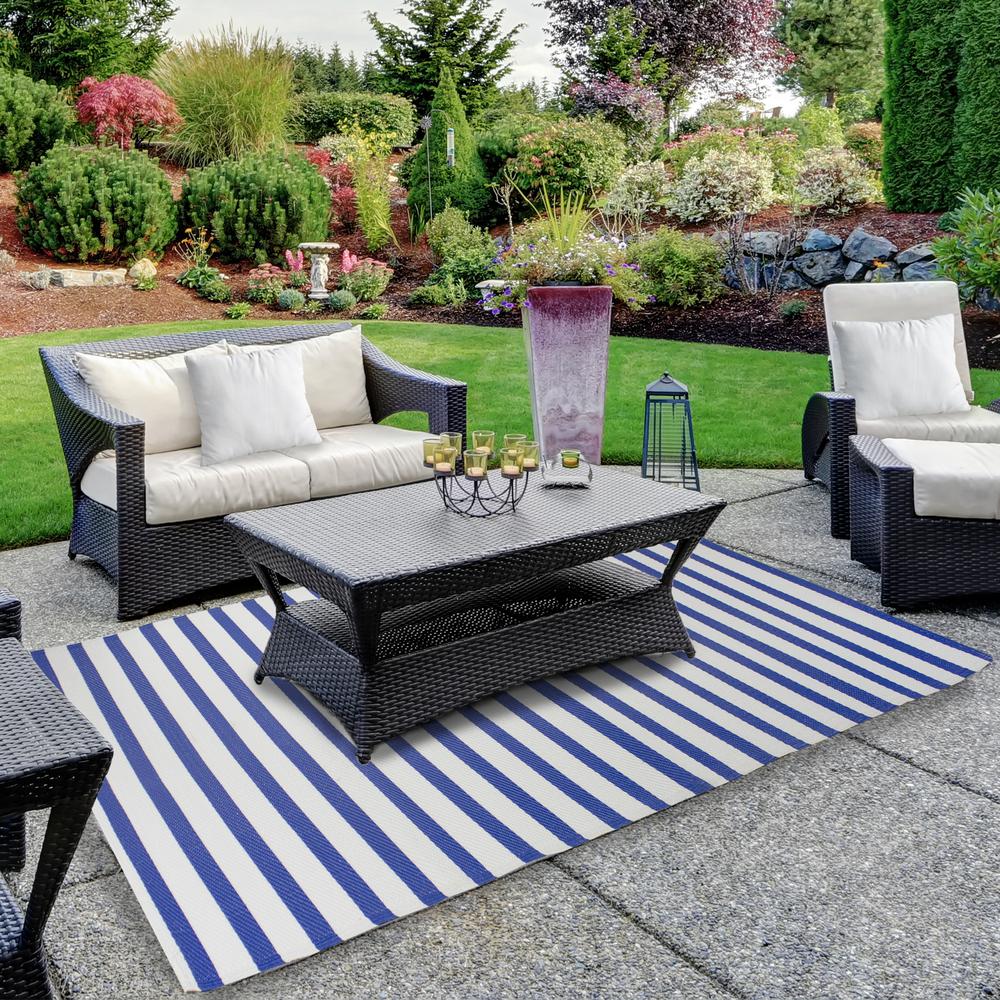 4' x 6' Blue and White Striped Rectangular Outdoor Area Rug. Picture 2