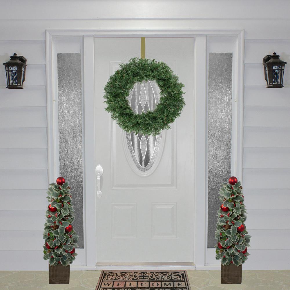 Canadian Pine Artificial Christmas Wreath  18-Inch  Unlit. Picture 2