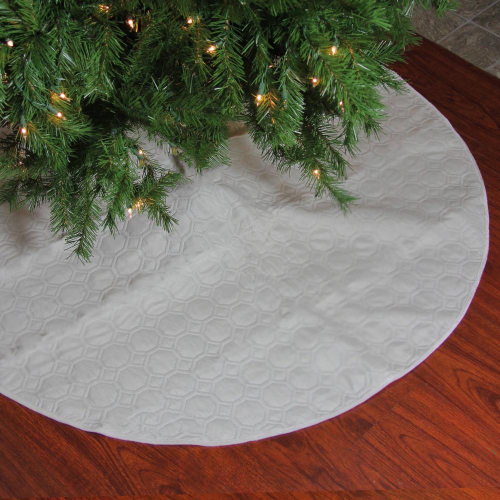 48" White Quilted Christmas Hexagon Tree Skirt with Velvety Trim. Picture 3