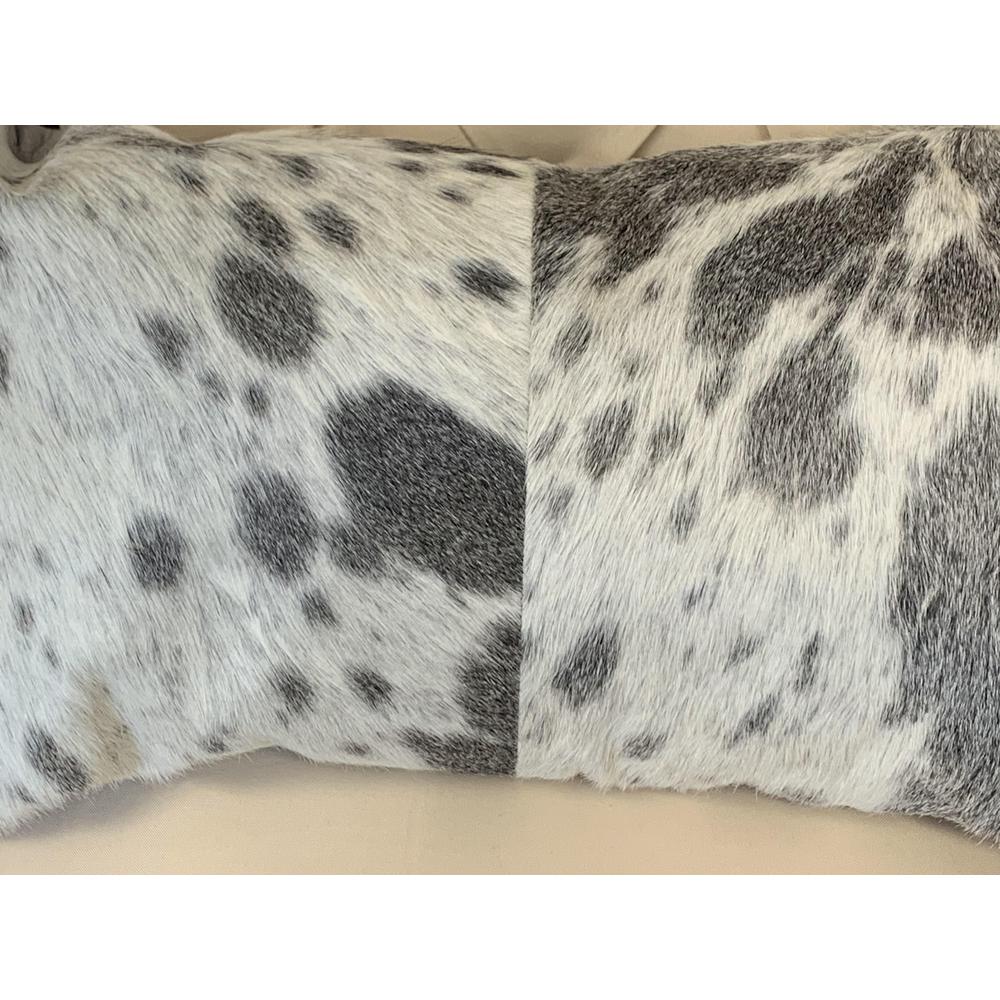 Set of 2 Gray And White Natural Cowhide Pillows - 317132. Picture 3