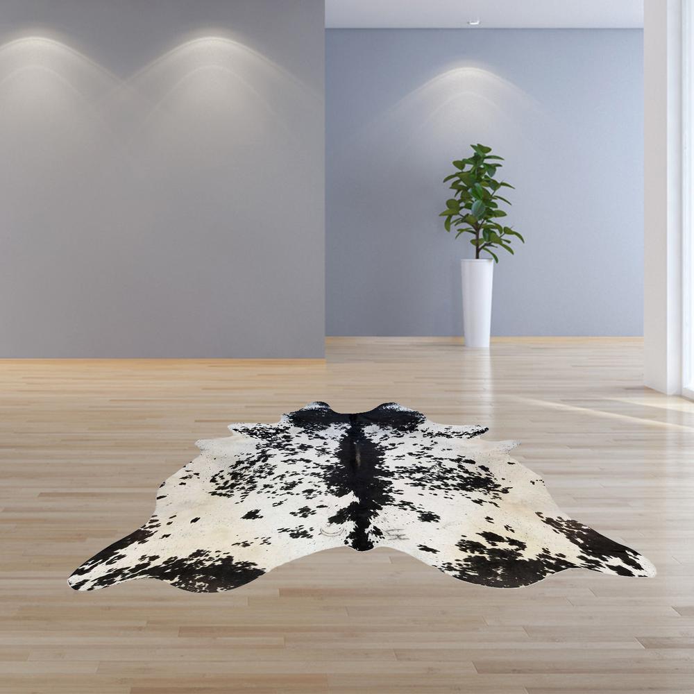 6 Ft Black and White Brindled Cowhide Rug - 334415. Picture 6