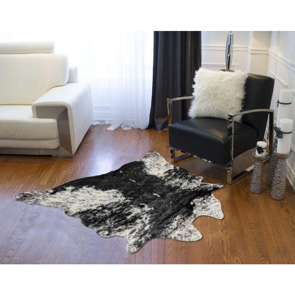 0.8" x 60" x 51" Acrylic Plush, Polyester S&P Black White Rug - 358151. Picture 3
