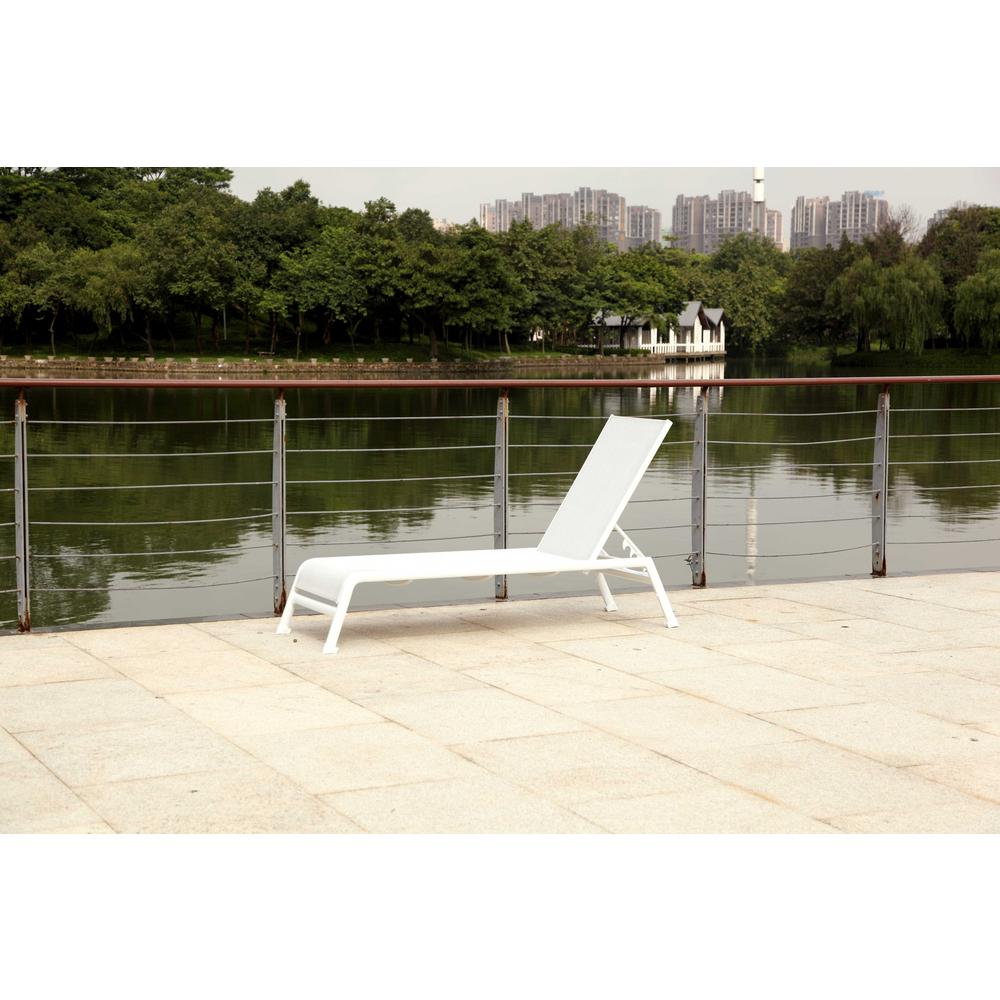 Set of 2 White Aluminum Chaise Lounges - 372158. Picture 2