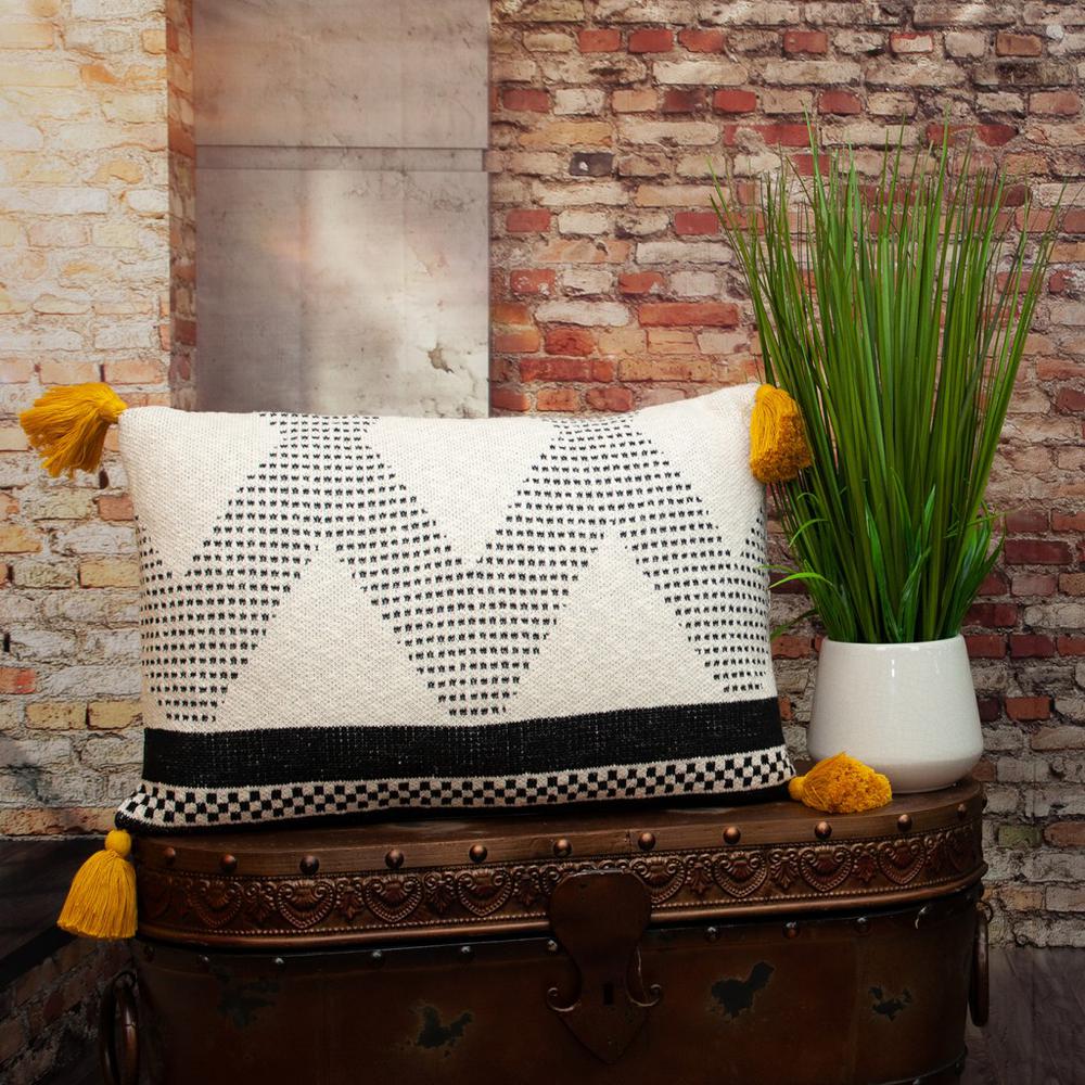 Beige and Black Knit Throw Pillow - 383146. Picture 2