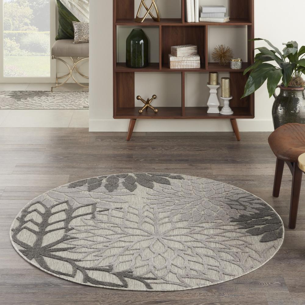4’ Round Silver and Gray Indoor Outdoor Area Rug - 384699. Picture 4