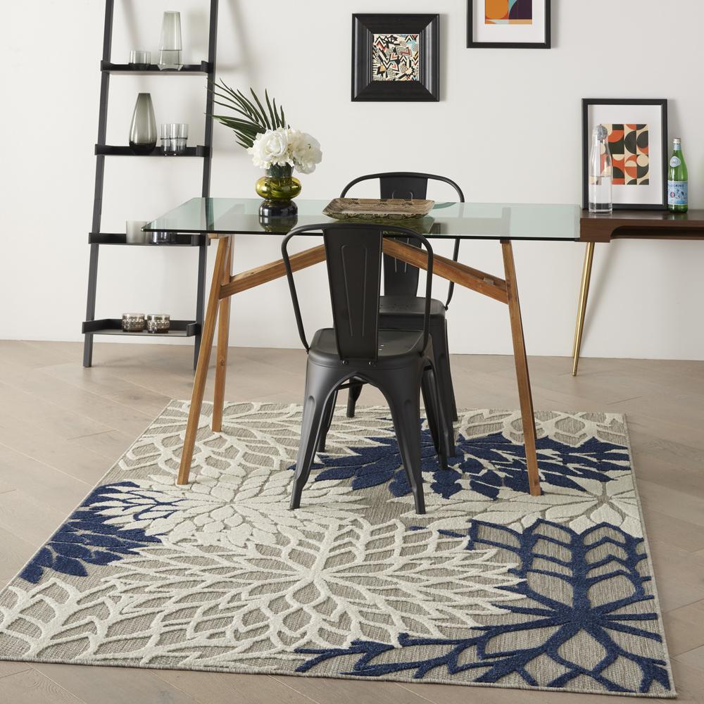 6’ x 9’ Ivory and Navy Indoor Outdoor Area Rug - 384835. Picture 6