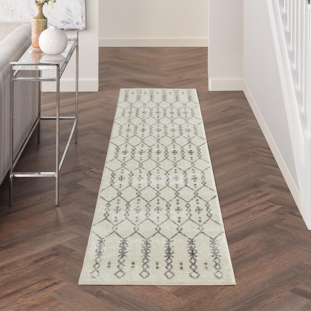 2’ x 10’ Ivory and Gray Geometric Runner Rug - 385752. Picture 4