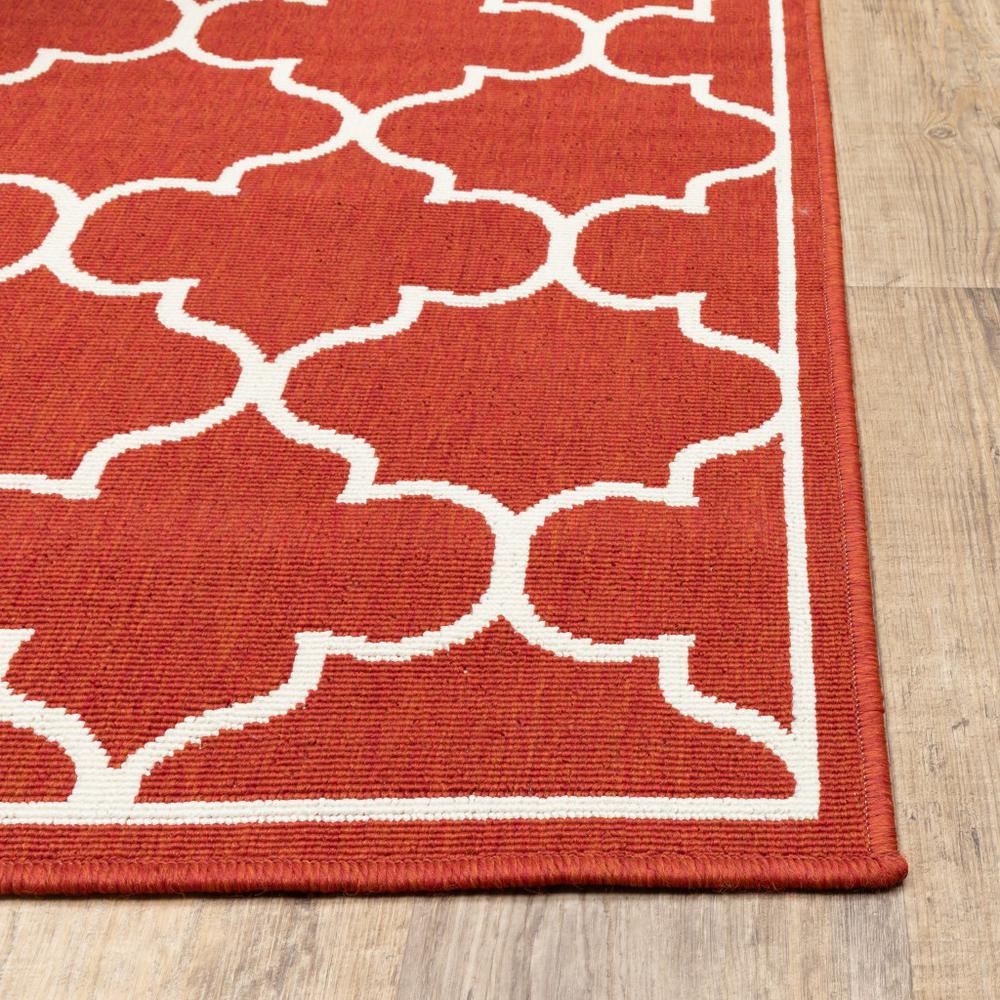 4’x6’ Red and Ivory Trellis Indoor Outdoor Area Rug - 388660. Picture 2