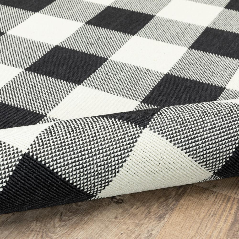8’ Round Black and Ivory Gingham Indoor Outdoor Area Rug - 389522. Picture 5