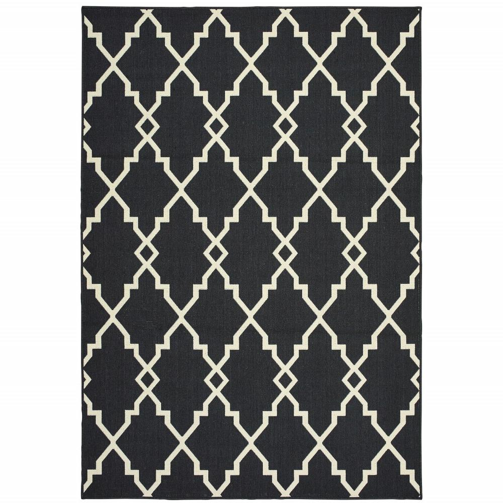 4’x6’ Black and Ivory Trellis Indoor Outdoor Area Rug - 389532. Picture 1