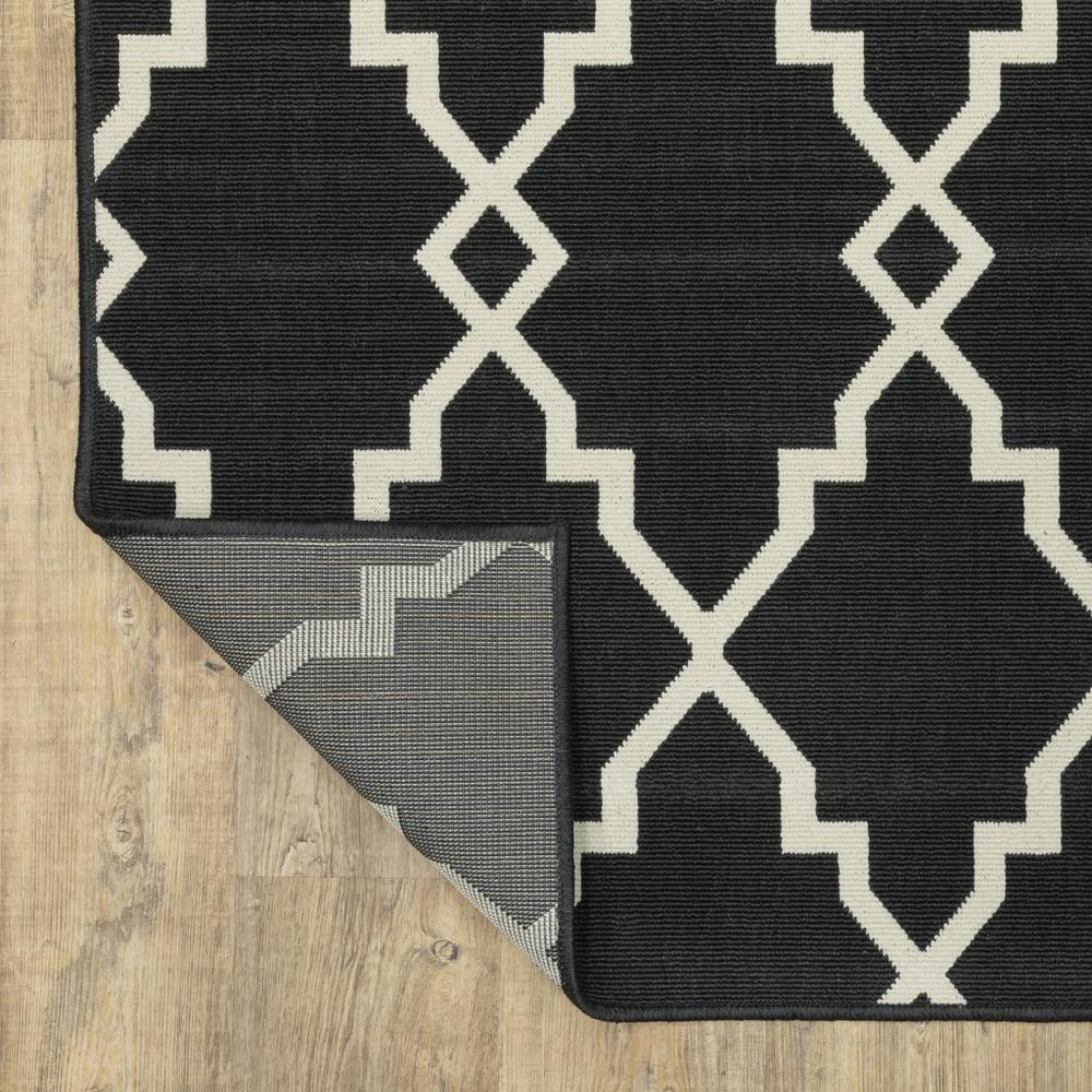 4’x6’ Black and Ivory Trellis Indoor Outdoor Area Rug - 389532. Picture 8