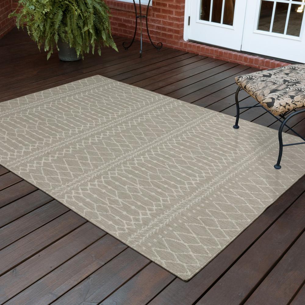 3’x5’ Gray and Ivory Geometric Indoor Outdoor Area Rug - 389538. Picture 8