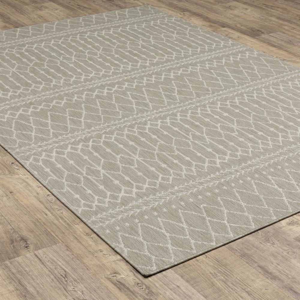 7’x9’ Gray and Ivory Geometric Indoor Outdoor Area Rug - 389540. Picture 7