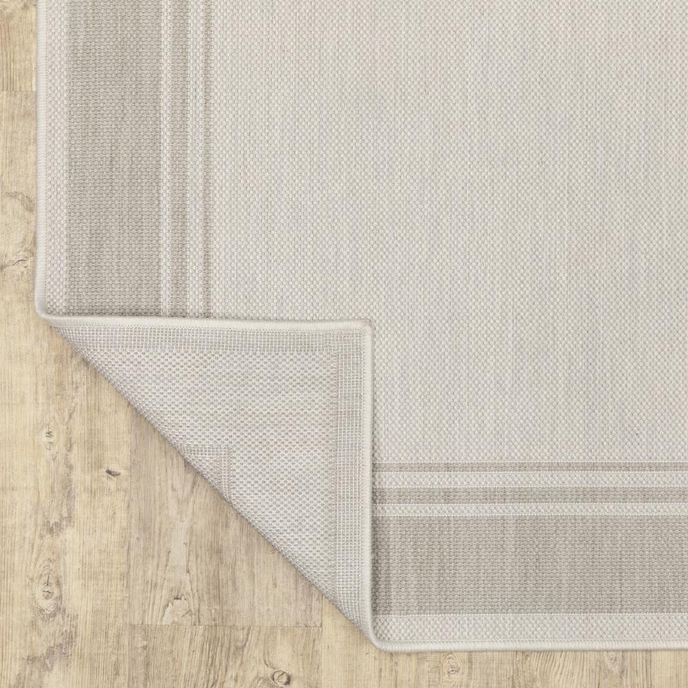 5’x7’ Ivory and Gray Bordered Indoor Outdoor Area Rug - 389544. Picture 3