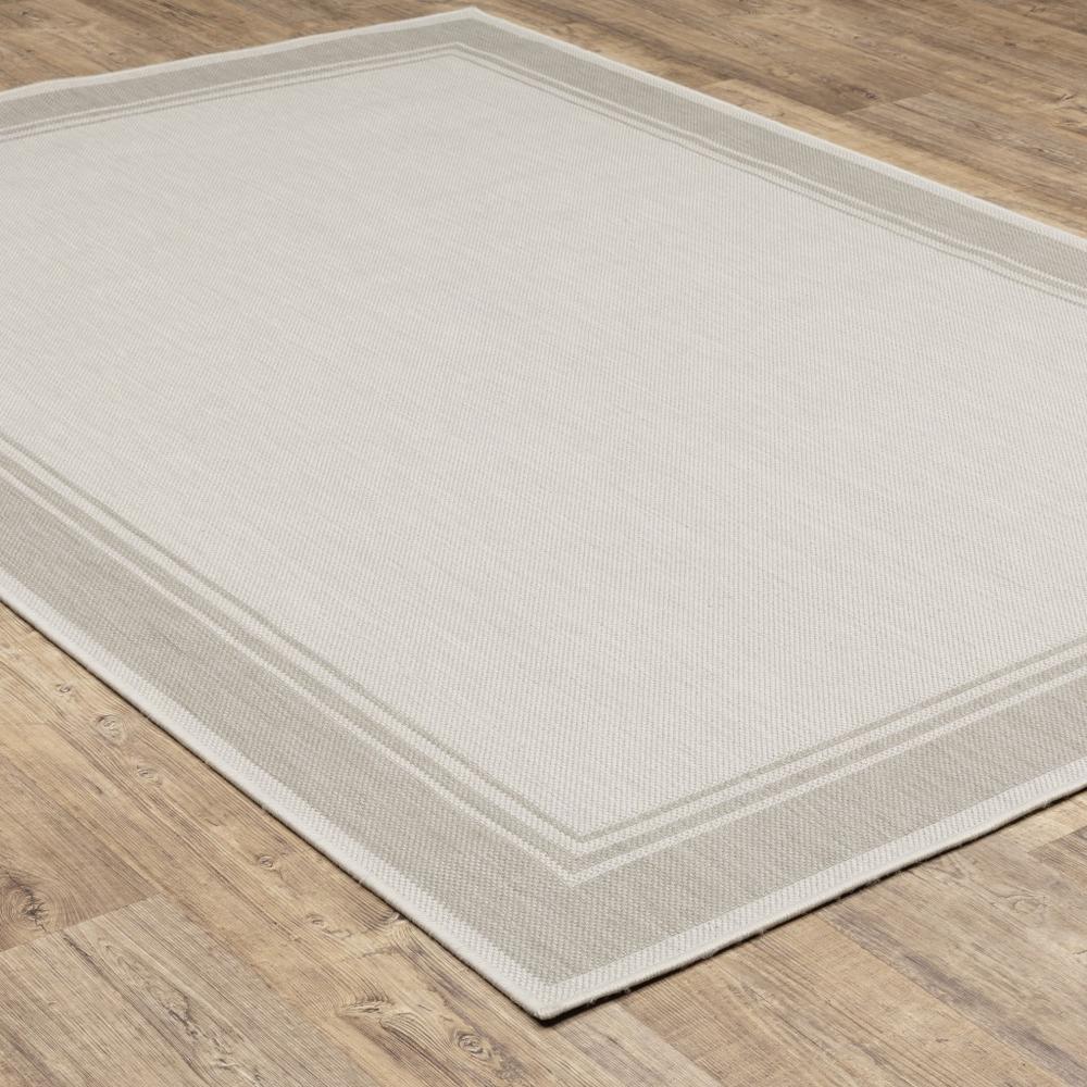 5’x7’ Ivory and Gray Bordered Indoor Outdoor Area Rug - 389544. Picture 8