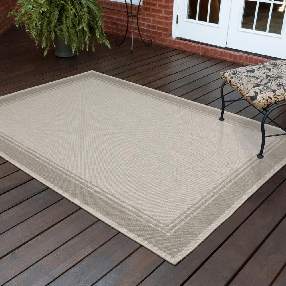 5’x7’ Ivory and Gray Bordered Indoor Outdoor Area Rug - 389544. Picture 9