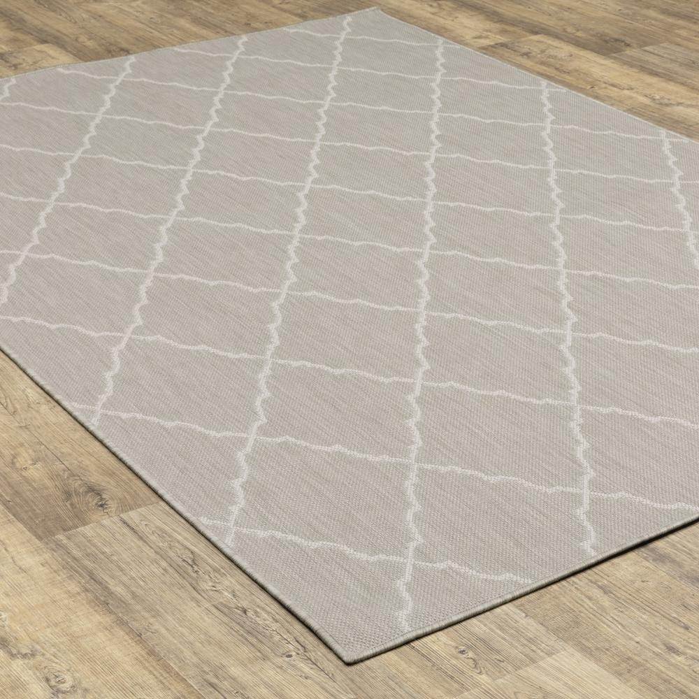 10’x13’ Gray and Ivory Trellis Indoor Outdoor Area Rug - 389552. Picture 7