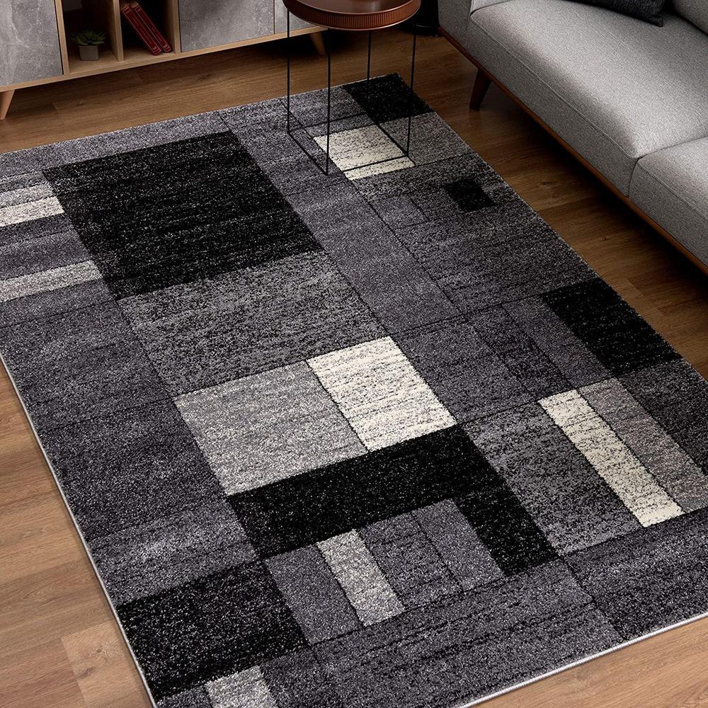 4’ x 6’ Gray Distressed Geometric Area Rug Grey. Picture 1