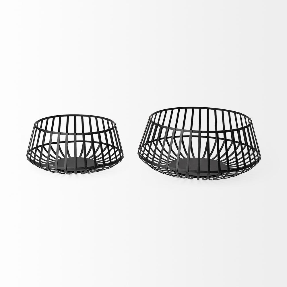 Set of Two Black Metal Wire Decorative Bowls Black. Picture 2