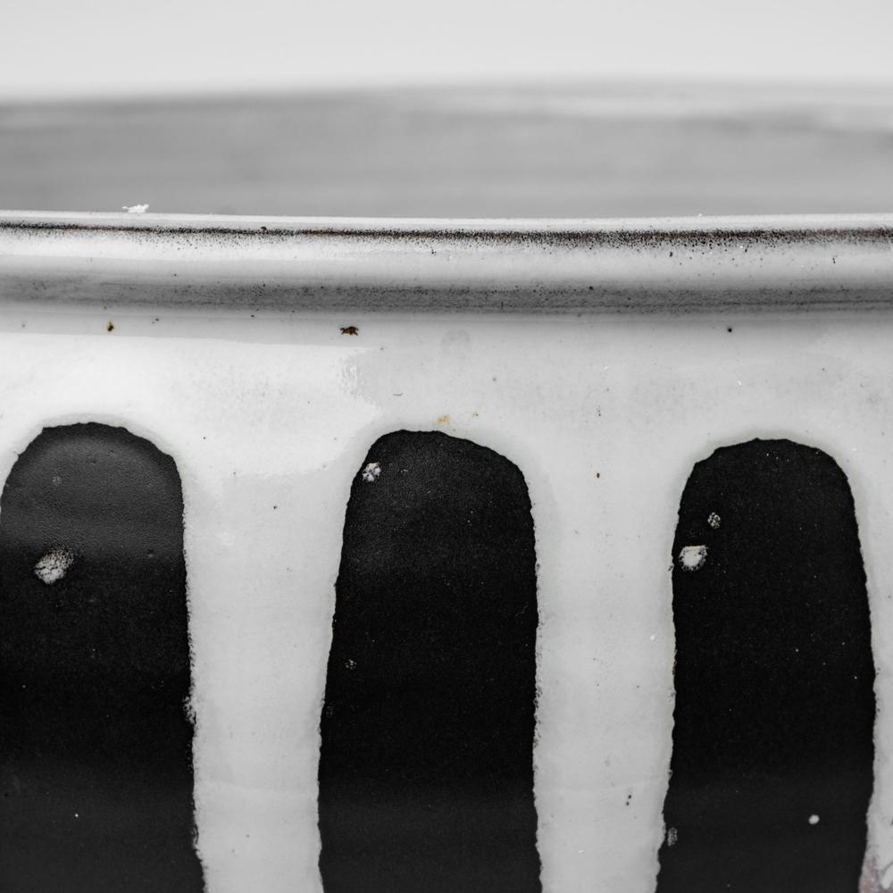 White and Black Ceramic Decorative Bowl Blac/White. Picture 2