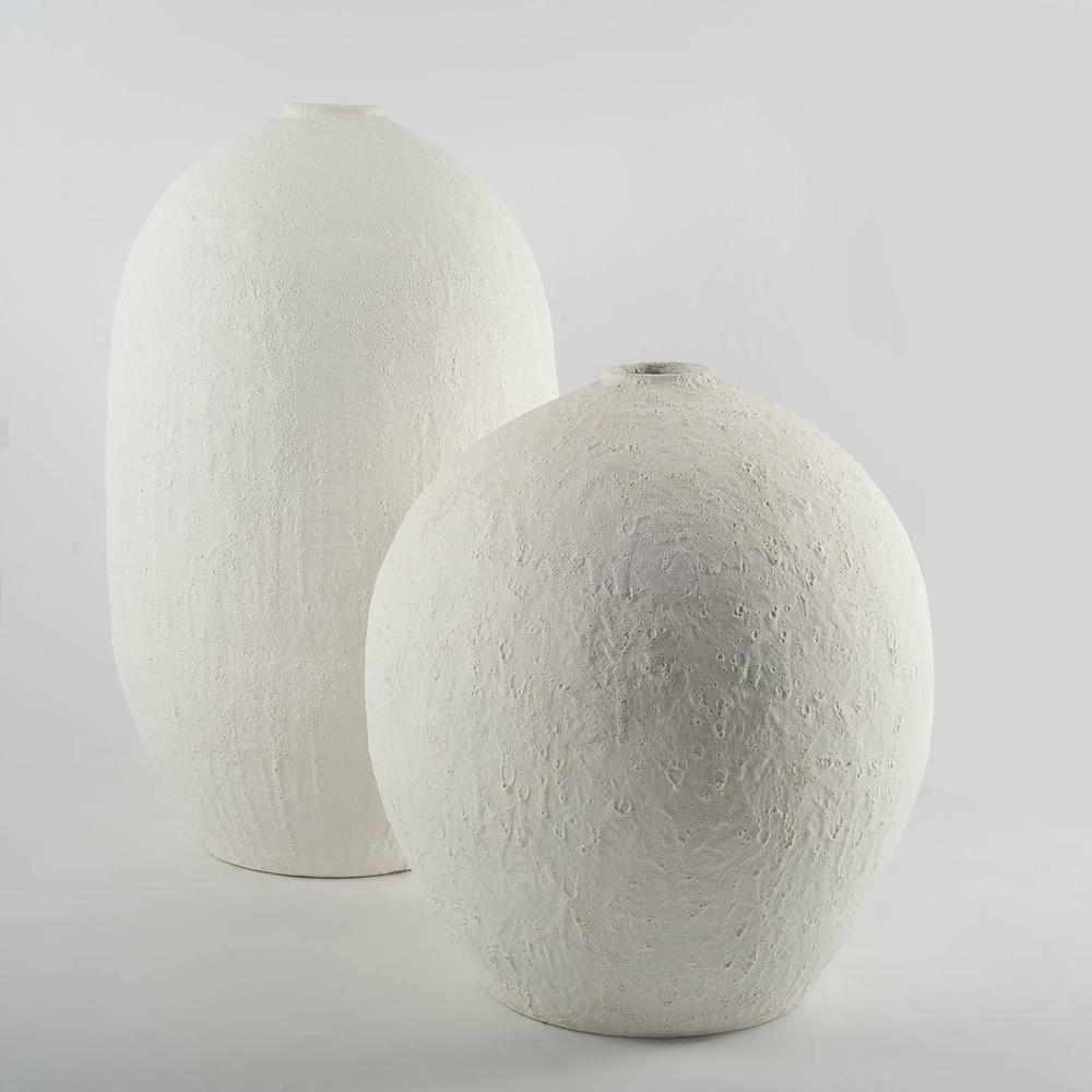 Wide White Textrured Ceramic Vase White. Picture 3