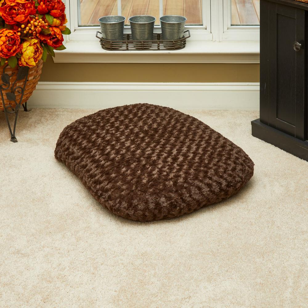 Brown 2" x 3" Lux Faux Fur Oval Pet Bed. Picture 2