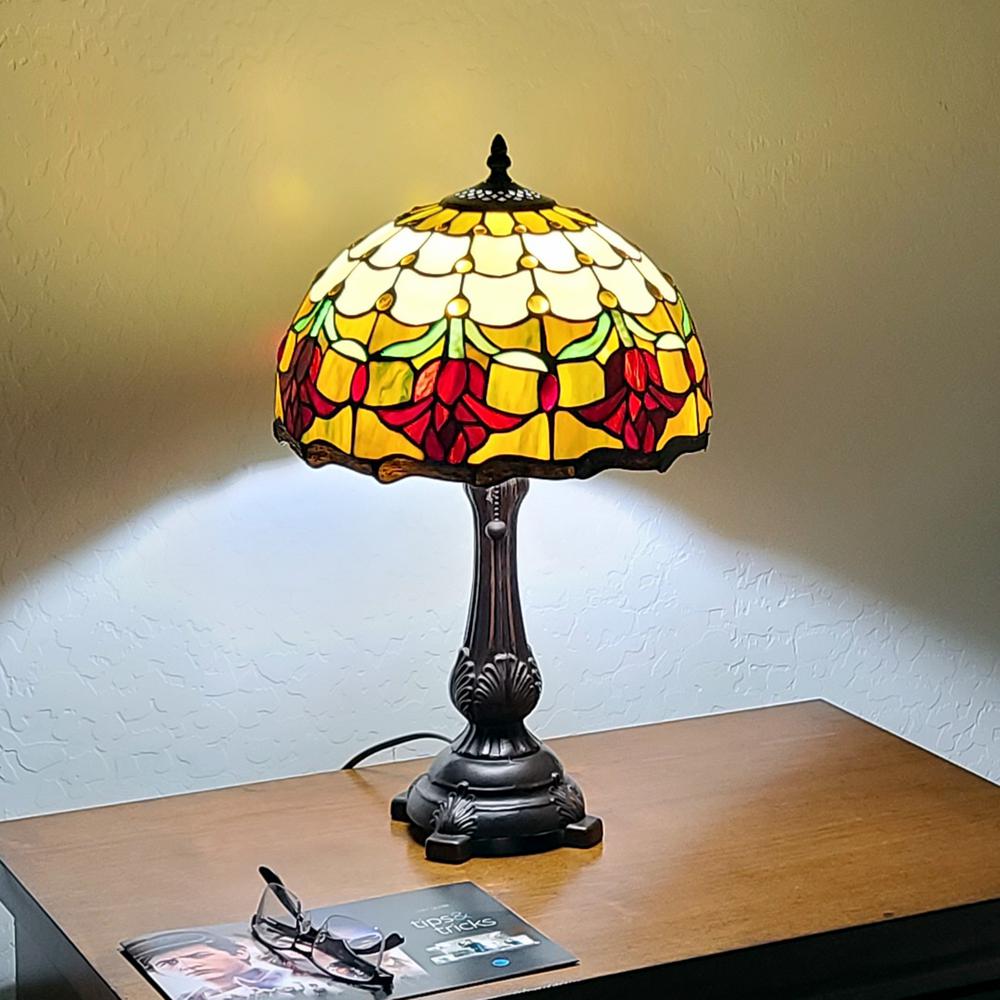 19" Tiffany Style Red Tulips Table Lamp. Picture 5